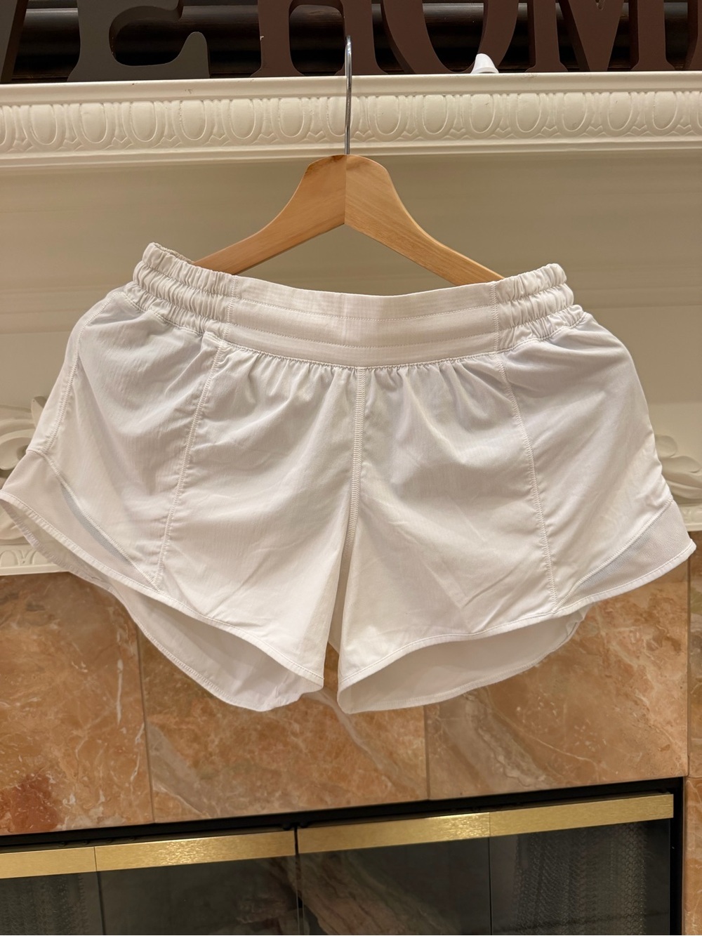 LULULEMON | Low Rise Hotty Hot Short 2.5 Inch White